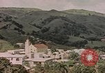 Standbild Mädchen auf windiger Tag mit Puerto Rican Kapitolhaube im Hintergrund Puerto Rico, 1941, aus Sekunde 23 historischem Filmmaterial Videoclip 65675058642