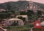 Standbild Mädchen auf windiger Tag mit Puerto Rican Kapitolhaube im Hintergrund Puerto Rico, 1941, aus Sekunde 24 historischem Filmmaterial Videoclip 65675058642