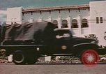 Standbild Mädchen auf windiger Tag mit Puerto Rican Kapitolhaube im Hintergrund Puerto Rico, 1941, aus Sekunde 42 historischem Filmmaterial Videoclip 65675058642