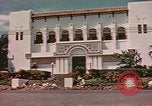 Standbild Mädchen auf windiger Tag mit Puerto Rican Kapitolhaube im Hintergrund Puerto Rico, 1941, aus Sekunde 45 historischem Filmmaterial Videoclip 65675058642