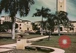 Standbild Mädchen auf windiger Tag mit Puerto Rican Kapitolhaube im Hintergrund Puerto Rico, 1941, aus Sekunde 55 historischem Filmmaterial Videoclip 65675058642