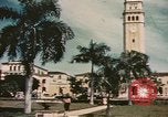 Standbild Mädchen auf windiger Tag mit Puerto Rican Kapitolhaube im Hintergrund Puerto Rico, 1941, aus Sekunde 59 historischem Filmmaterial Videoclip 65675058642