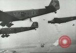 Image des forces allemandes attaquent la Norvège Norvège, 1940, de la seconde 25 séquences d'archives historiques vidéo 65675058661
