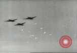 Image des forces allemandes attaquent la Norvège Norvège, 1940, de la seconde 27 séquences d'archives historiques vidéo 65675058661