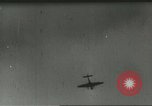 Standbild deutsche Flugzeuge bombardieren Belgien und Holland Europa, 1940, aus Sekunde 17 historischem Filmmaterial Videoclip 65675058662