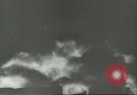 Standbild deutsche Flugzeuge bombardieren Belgien und Holland Europa, 1940, aus Sekunde 19 historischem Filmmaterial Videoclip 65675058662