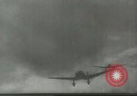 Standbild deutsche Flugzeuge bombardieren Belgien und Holland Europa, 1940, aus Sekunde 23 historischem Filmmaterial Videoclip 65675058662