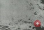 Standbild deutsche Flugzeuge bombardieren Belgien und Holland Europa, 1940, aus Sekunde 32 historischem Filmmaterial Videoclip 65675058662