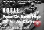 Standbild Weihnachtslied Stille Nacht gesungen in Österreich Oberndorf Österreich, 1950, aus Sekunde 3 historischem Filmmaterial Videoclip 65675058714