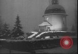 Standbild Weihnachtslied Stille Nacht gesungen in Österreich Oberndorf Österreich, 1950, aus Sekunde 8 historischem Filmmaterial Videoclip 65675058714
