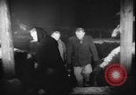 Standbild Weihnachtslied Stille Nacht gesungen in Österreich Oberndorf Österreich, 1950, aus Sekunde 13 historischem Filmmaterial Videoclip 65675058714