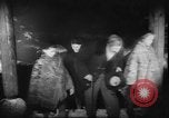 Standbild Weihnachtslied Stille Nacht gesungen in Österreich Oberndorf Österreich, 1950, aus Sekunde 20 historischem Filmmaterial Videoclip 65675058714
