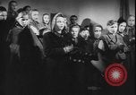 Standbild Weihnachtslied Stille Nacht gesungen in Österreich Oberndorf Österreich, 1950, aus Sekunde 23 historischem Filmmaterial Videoclip 65675058714