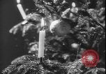 Standbild Weihnachtslied Stille Nacht gesungen in Österreich Oberndorf Österreich, 1950, aus Sekunde 40 historischem Filmmaterial Videoclip 65675058714