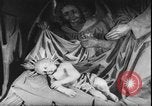 Standbild Weihnachtslied Stille Nacht gesungen in Österreich Oberndorf Österreich, 1950, aus Sekunde 42 historischem Filmmaterial Videoclip 65675058714
