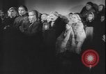 Standbild Weihnachtslied Stille Nacht gesungen in Österreich Oberndorf Österreich, 1950, aus Sekunde 53 historischem Filmmaterial Videoclip 65675058714
