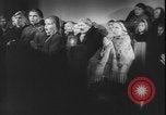 Standbild Weihnachtslied Stille Nacht gesungen in Österreich Oberndorf Österreich, 1950, aus Sekunde 57 historischem Filmmaterial Videoclip 65675058714