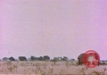 Standbild Elefanten Afrika südlich der Sahara, 1958, aus Sekunde 19 historischem Filmmaterial Videoclip 65675058730