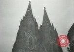 Immagine di Civili tedesco Colonia Germania, 1945, secondo 20 filmato di repertorio 65675058756