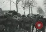 Standbild Die alliierten Streitkräfte voraus zum Rhein Rheinland Deutschland, 1945, aus Sekunde 14 historischem Filmmaterial Videoclip 65675058758