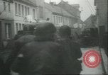 Standbild Die alliierten Streitkräfte voraus zum Rhein Rheinland Deutschland, 1945, aus Sekunde 48 historischem Filmmaterial Videoclip 65675058758