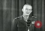 Immagine di Generale Courtney H Hodges United States USA, 1945, secondo 15 filmato di repertorio 65675058759