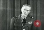 Immagine di Generale Courtney H Hodges United States USA, 1945, secondo 21 filmato di repertorio 65675058759