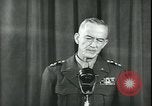 Immagine di Generale Courtney H Hodges United States USA, 1945, secondo 45 filmato di repertorio 65675058759