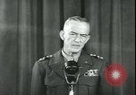 Immagine di Generale Courtney H Hodges United States USA, 1945, secondo 55 filmato di repertorio 65675058759