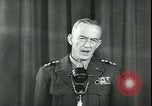 Immagine di Generale Courtney H Hodges United States USA, 1945, secondo 57 filmato di repertorio 65675058759