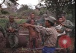 Image le Viet Cong suspects Pleiku Sud Vietnam, 1966, de la seconde 16 séquences d'archives historiques vidéo 65675058782