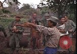 Image le Viet Cong suspects Pleiku Sud Vietnam, 1966, de la seconde 17 séquences d'archives historiques vidéo 65675058782