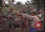 Image le Viet Cong suspects Pleiku Sud Vietnam, 1966, de la seconde 18 séquences d'archives historiques vidéo 65675058782