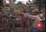Image le Viet Cong suspects Pleiku Sud Vietnam, 1966, de la seconde 19 séquences d'archives historiques vidéo 65675058782