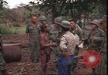 Image le Viet Cong suspects Pleiku Sud Vietnam, 1966, de la seconde 23 séquences d'archives historiques vidéo 65675058782