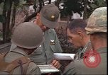 Image le Viet Cong suspects Pleiku Sud Vietnam, 1966, de la seconde 33 séquences d'archives historiques vidéo 65675058782