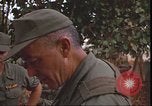 Image le Viet Cong suspects Pleiku Sud Vietnam, 1966, de la seconde 60 séquences d'archives historiques vidéo 65675058782