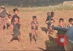 Standbild vietnamesischen Dorfbewohner Plei Mrong Vietnam, 1965, aus Sekunde 4 historischem Filmmaterial Videoclip 65675058791