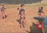 Standbild vietnamesischen Dorfbewohner Plei Mrong Vietnam, 1965, aus Sekunde 5 historischem Filmmaterial Videoclip 65675058791