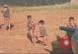 Standbild vietnamesischen Dorfbewohner Plei Mrong Vietnam, 1965, aus Sekunde 8 historischem Filmmaterial Videoclip 65675058791