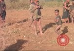 Standbild vietnamesischen Dorfbewohner Plei Mrong Vietnam, 1965, aus Sekunde 13 historischem Filmmaterial Videoclip 65675058791
