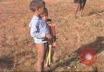 Standbild vietnamesischen Dorfbewohner Plei Mrong Vietnam, 1965, aus Sekunde 18 historischem Filmmaterial Videoclip 65675058791