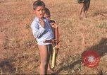 Standbild vietnamesischen Dorfbewohner Plei Mrong Vietnam, 1965, aus Sekunde 19 historischem Filmmaterial Videoclip 65675058791