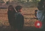 Standbild vietnamesischen Dorfbewohner Plei Mrong Vietnam, 1965, aus Sekunde 21 historischem Filmmaterial Videoclip 65675058791