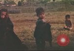 Standbild vietnamesischen Dorfbewohner Plei Mrong Vietnam, 1965, aus Sekunde 22 historischem Filmmaterial Videoclip 65675058791