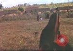 Standbild vietnamesischen Dorfbewohner Plei Mrong Vietnam, 1965, aus Sekunde 29 historischem Filmmaterial Videoclip 65675058791