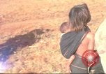 Standbild vietnamesischen Dorfbewohner Plei Mrong Vietnam, 1965, aus Sekunde 30 historischem Filmmaterial Videoclip 65675058791