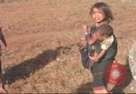 Standbild vietnamesischen Dorfbewohner Plei Mrong Vietnam, 1965, aus Sekunde 33 historischem Filmmaterial Videoclip 65675058791