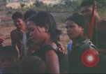 Standbild vietnamesischen Dorfbewohner Plei Mrong Vietnam, 1965, aus Sekunde 41 historischem Filmmaterial Videoclip 65675058791