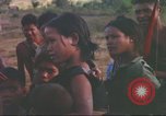 Standbild vietnamesischen Dorfbewohner Plei Mrong Vietnam, 1965, aus Sekunde 42 historischem Filmmaterial Videoclip 65675058791